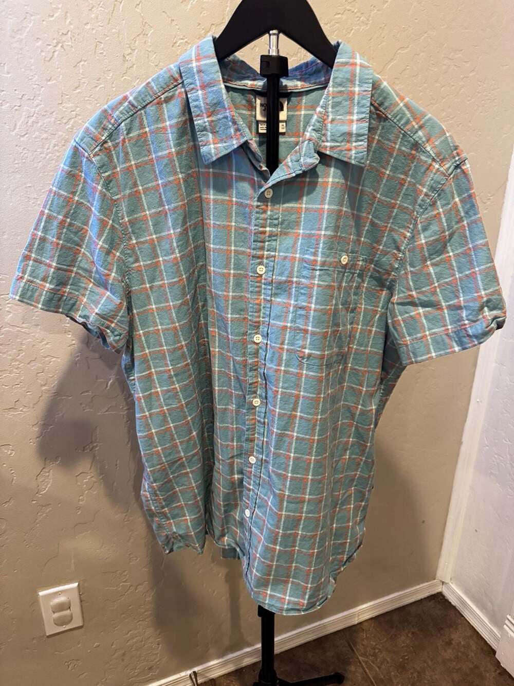The North Face Men's Loghill Short-Sleeve Plaid Button-Up Shirt